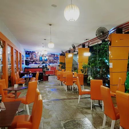 Fortune Front One Hotel Kendari Exteriör bild