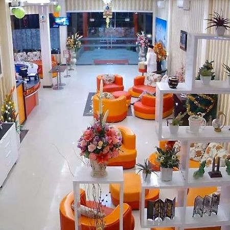 Fortune Front One Hotel Kendari Exteriör bild