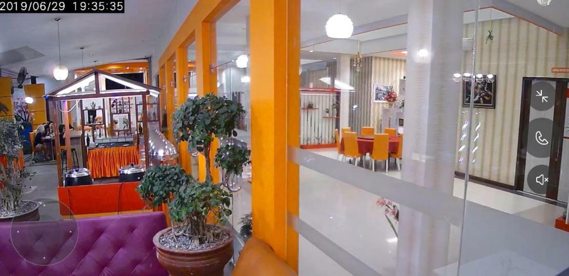 Fortune Front One Hotel Kendari Exteriör bild