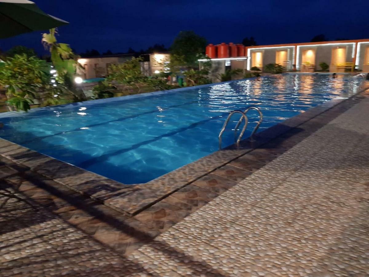 Fortune Front One Hotel Kendari Exteriör bild