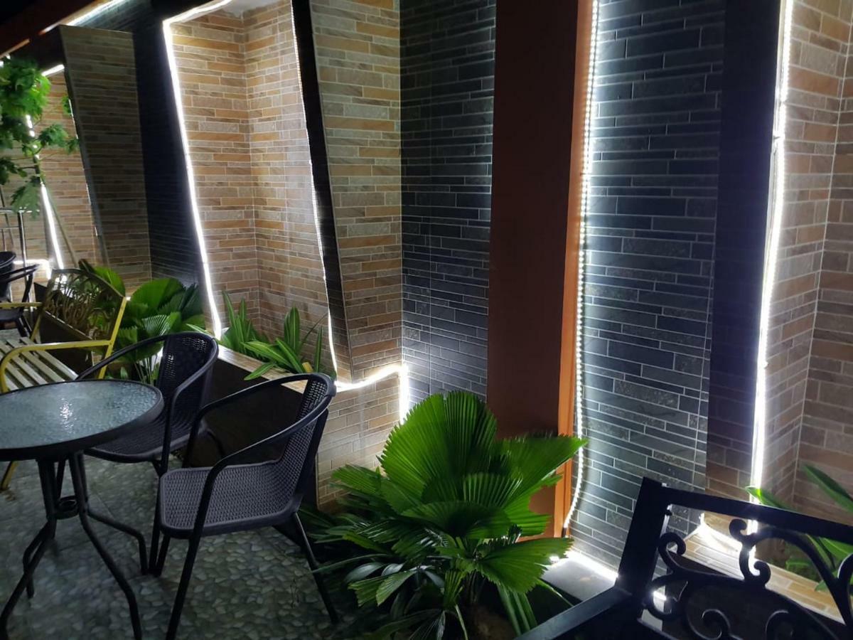 Fortune Front One Hotel Kendari Exteriör bild