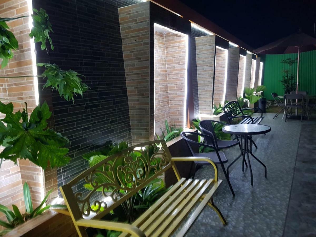 Fortune Front One Hotel Kendari Exteriör bild