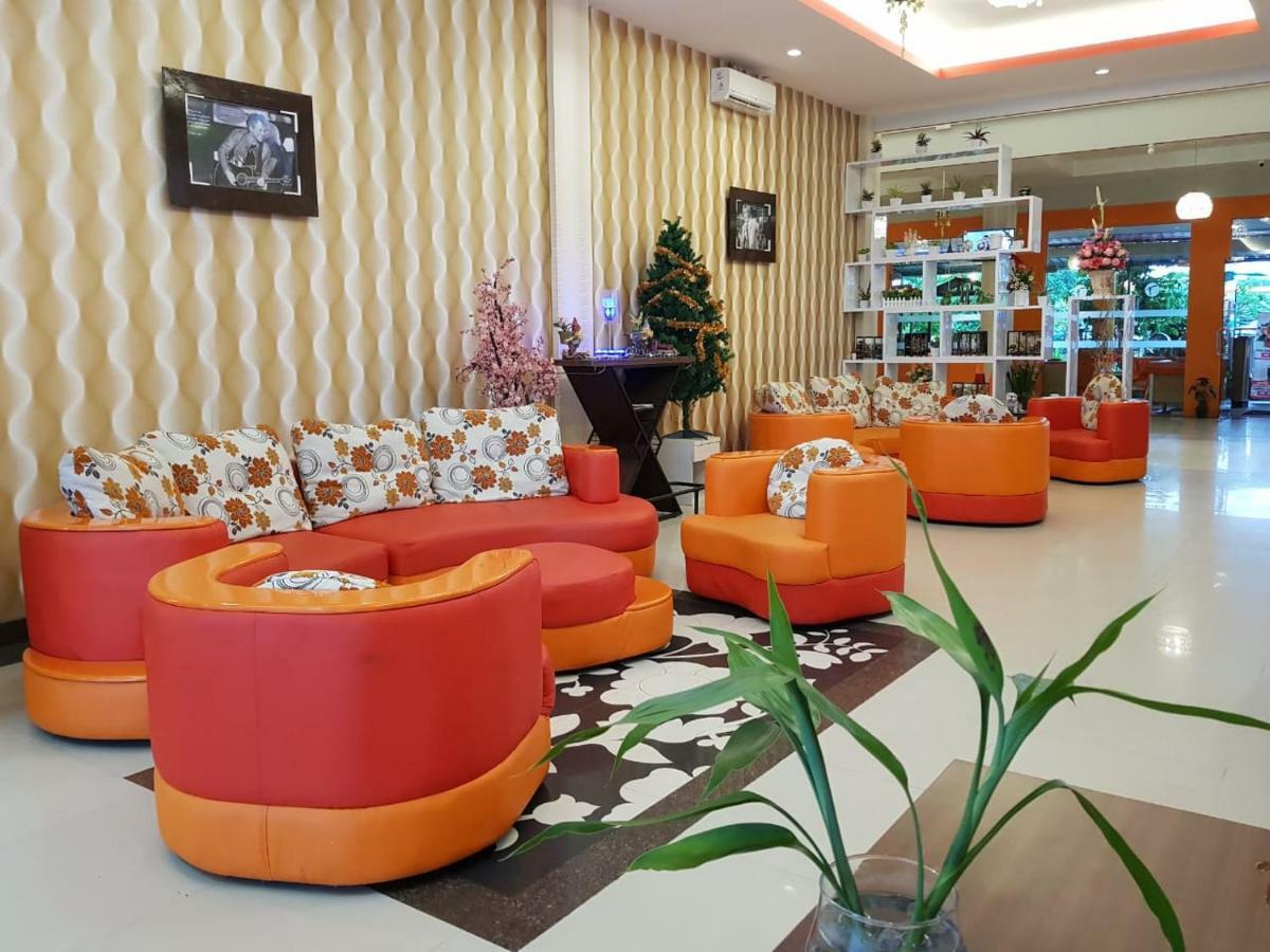 Fortune Front One Hotel Kendari Exteriör bild